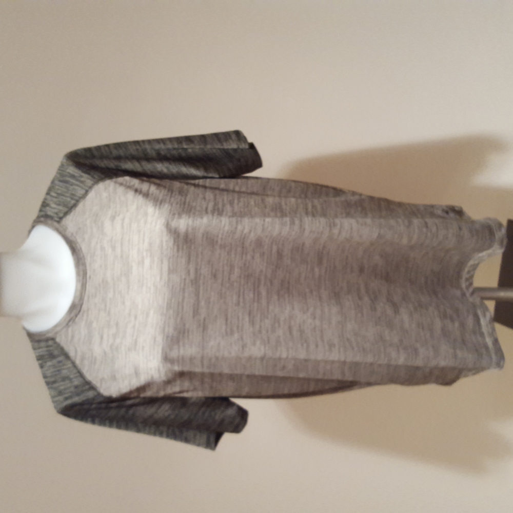 FINAL PRICE  XERSION Mens shirt, size large grey quick dri
